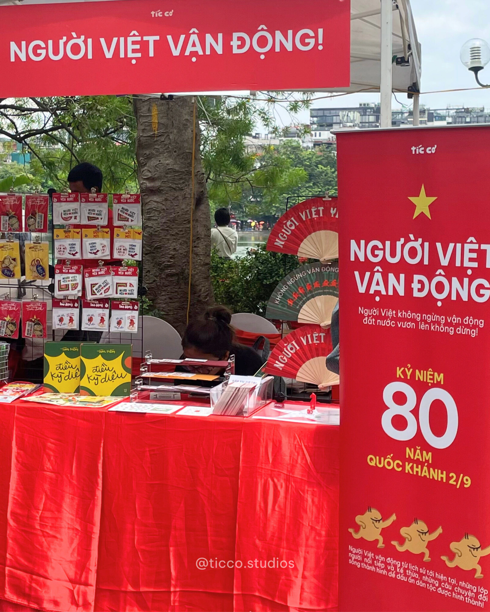 Người Việt Vận Động — Tíc Cơ